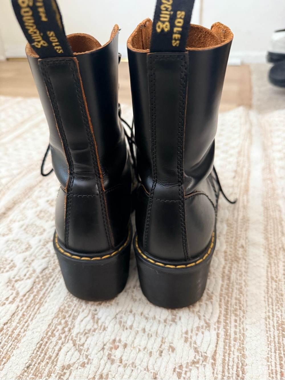 Dr. Martens Leona Boots | Black | Women’s Size 6 - Picture 5 of 6